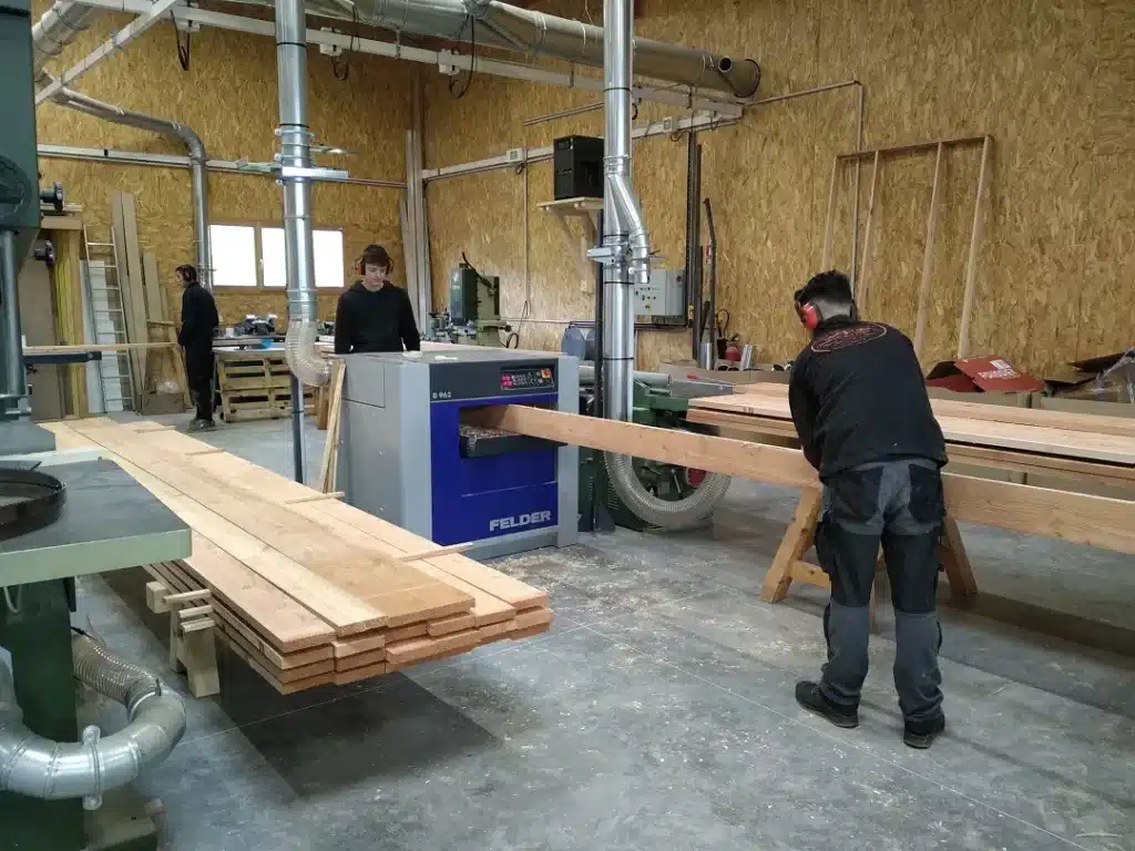 apprentis charpentiers 1ere annee a la mfr des 4 vallees lam