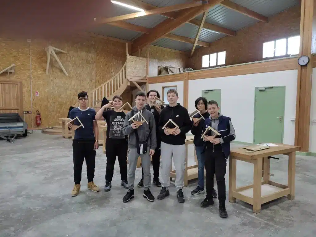 groupe de jeunes a la mfr des 4 vallees lamure sur azergues