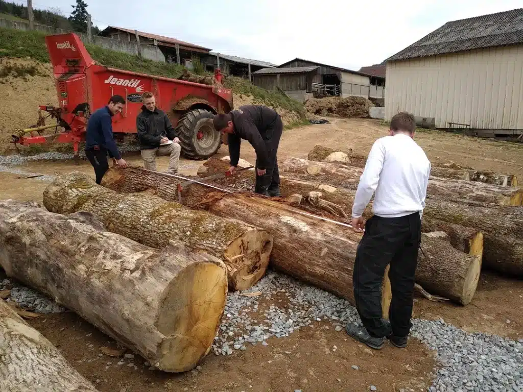 mfr 4 vallees lamure sur rhone apprentis charpentiers 1ere a