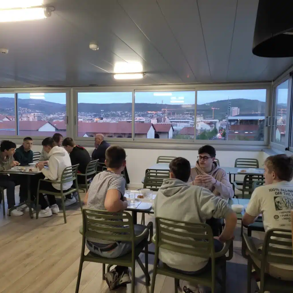 mfr des 4 vallees lamure sur rhone cap2 menuisiers a table v