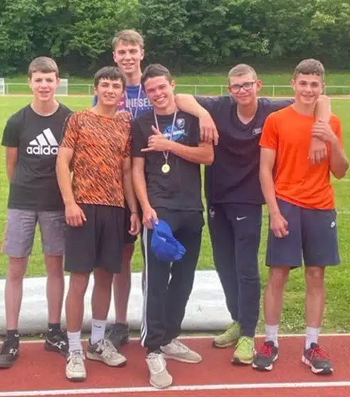 mfr des 4 vallees lamure sur rhone groupe de jeunes athletes