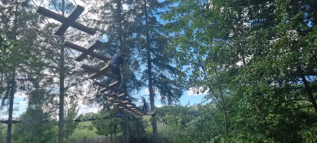 mfr des 4 vallees rhone parcours accrobranche en foret ciel