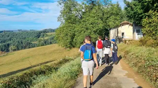 randonnee mfr des 4 vallees lamure sur azergues rhone groupe